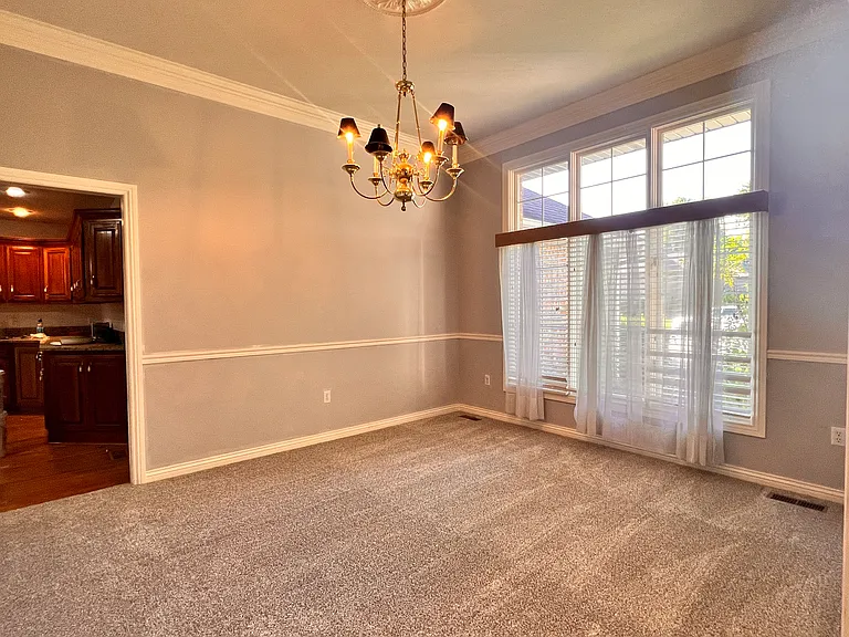 1164 W Rockhill Ave — Photo 6