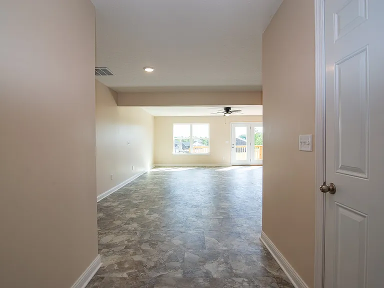 203 Dixon Cir — Photo 8