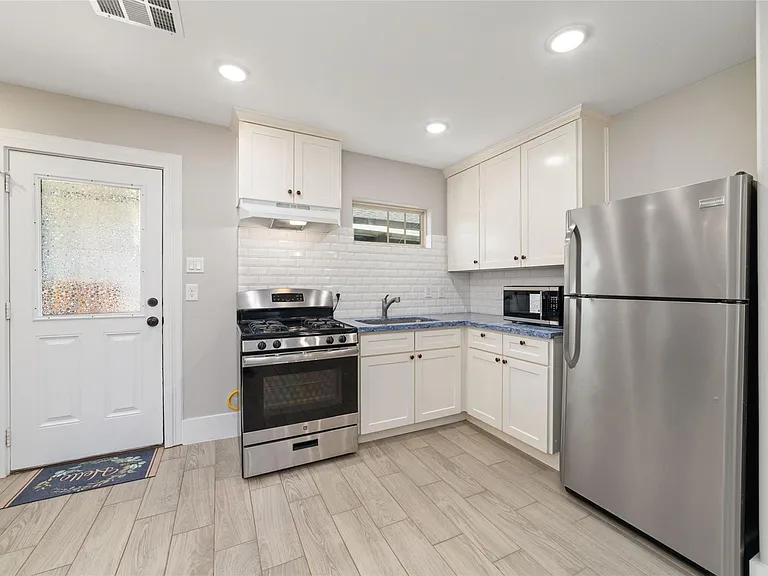 6720 Cathcart Dr — Photo 5