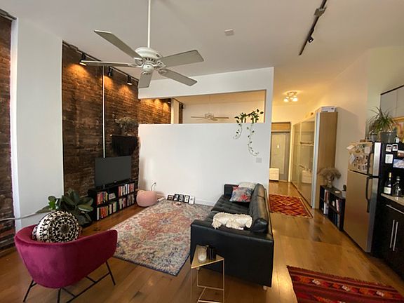 4th image of 158 Grand St #1