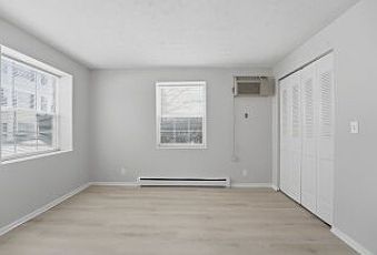 5th image of 611 Manor Vlg #2