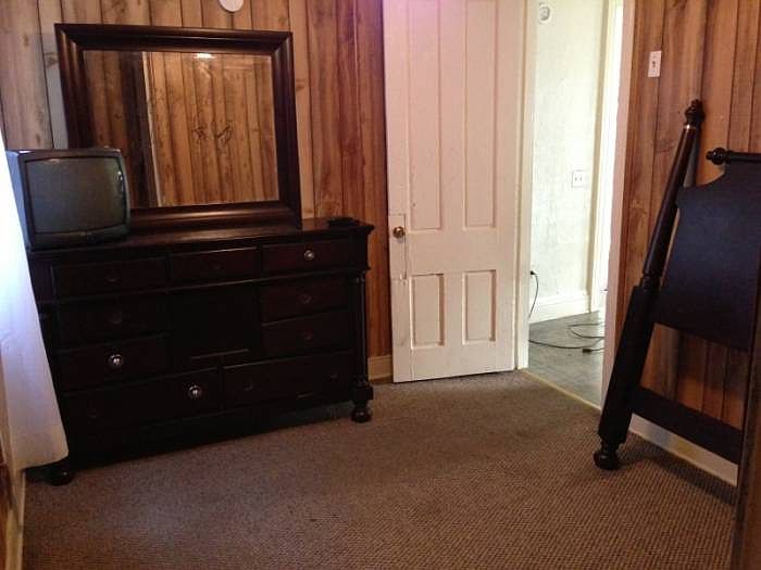 2nd image of 423 E 8th St APT 1