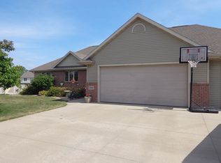 1580 Stone Hedge Ct, Neenah, WI 54956