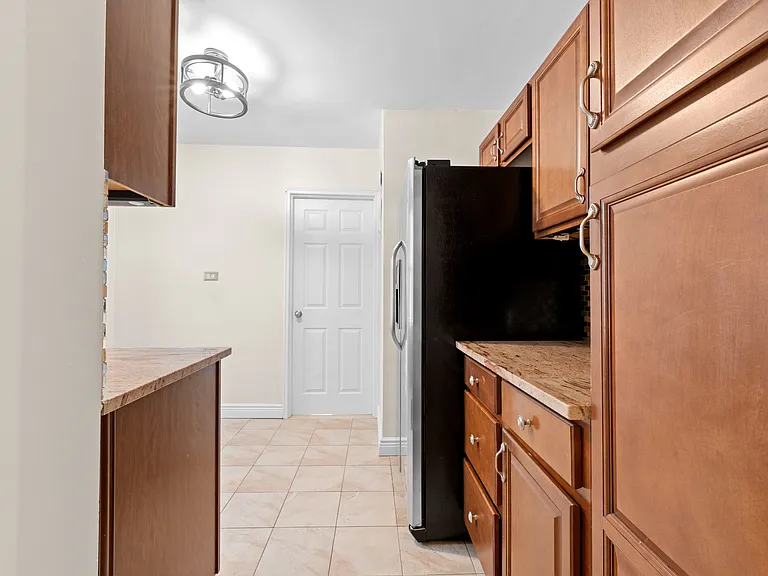 6730 Clyde St #5B — Photo 15