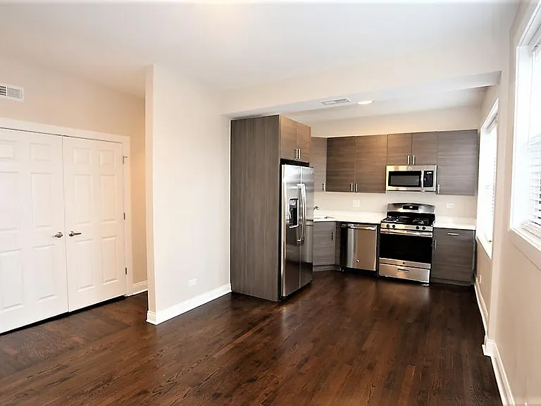 2230 N Sawyer Ave #1W — Photo 3