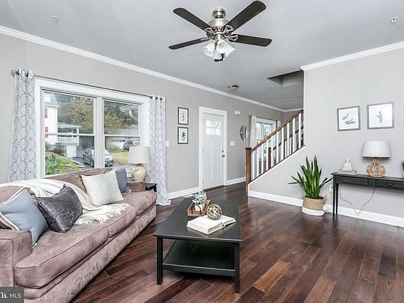 4th image of 164 Sanford Ave