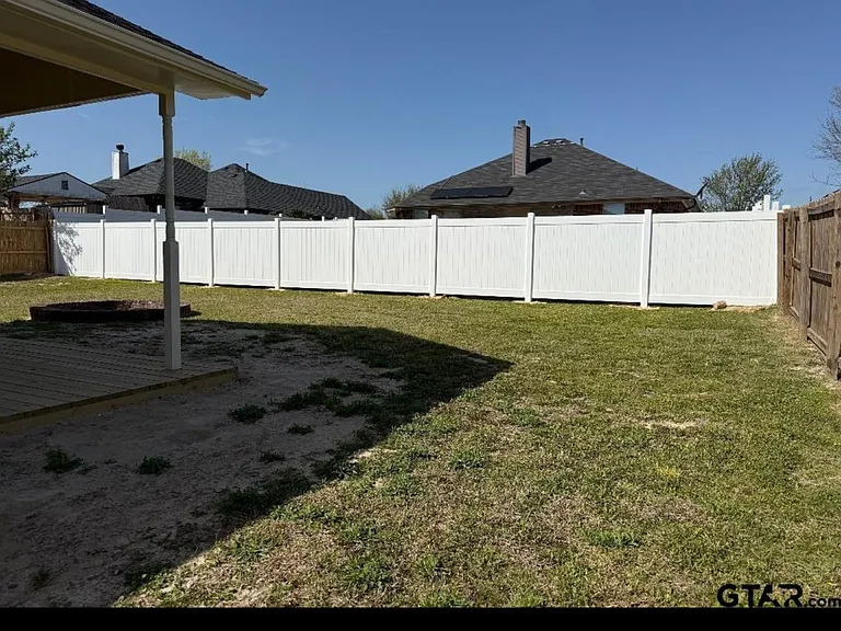 553 Princess Pl — Photo 5