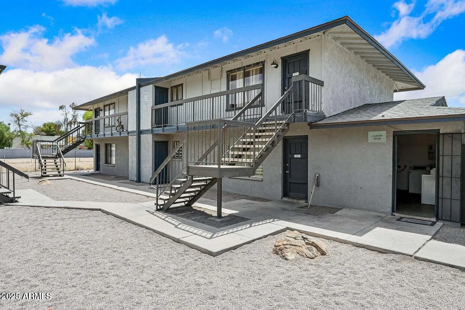 2 bed, 1.0 bath, 900 sqft, $999 — Photo 1