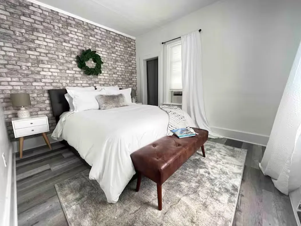 Fully Furnished Winter Rental — Photo 2