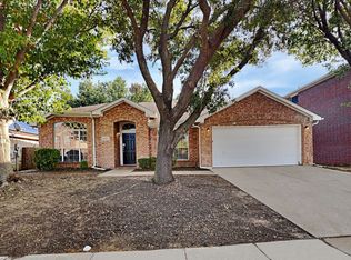 8206 Tombstone Dr, Arlington, TX 76001