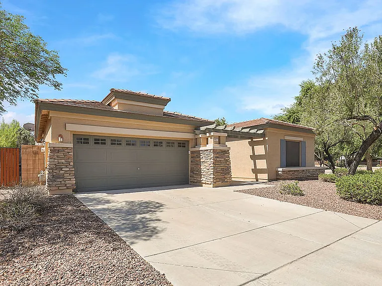 18631 E Swan Dr — Photo 2