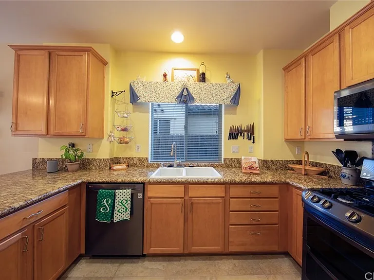 740 W Della Dr — Photo 3