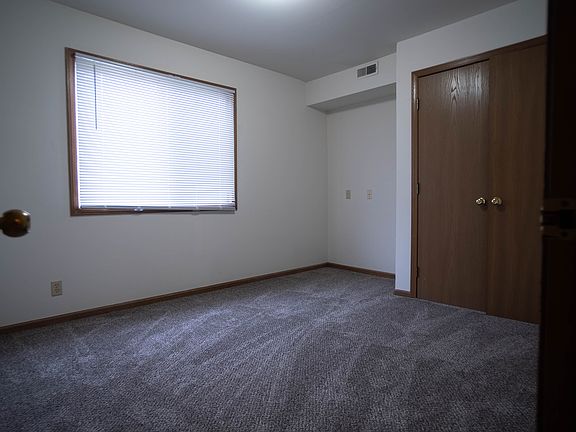 5th image of 915 Spiros Ct APT 102