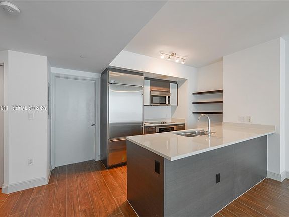 3rd image of 500 Brickell Ave APT 2407