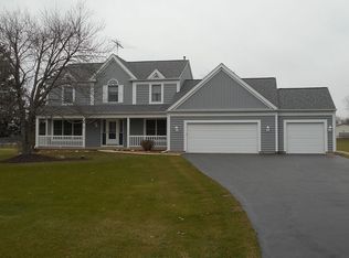 9N070 Oak Bluff Dr, Elgin, IL 60124