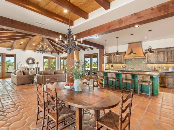 2525 Date Palm Ct, Vista, CA 92084