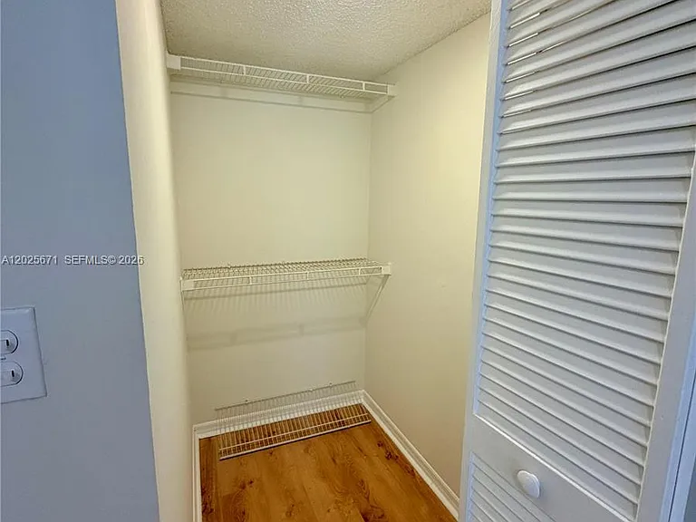 19216 Glenmoor Dr #19216 — Photo 28