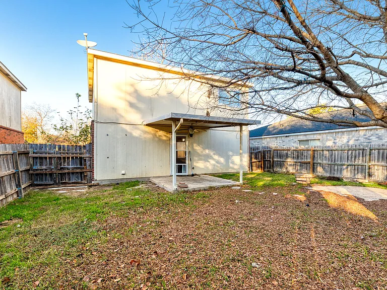 9210 Encino Vlg — Photo 17