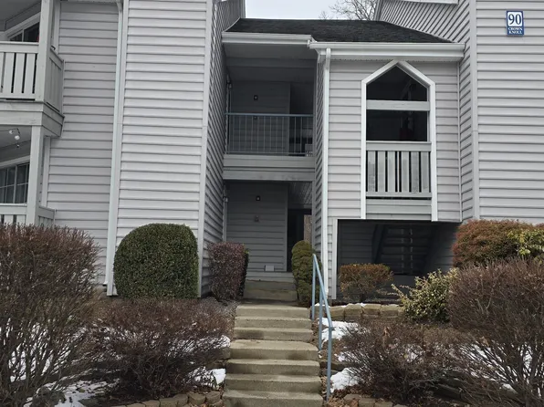 90 Crown Knoll Court APT 136, Groton, CT 06340