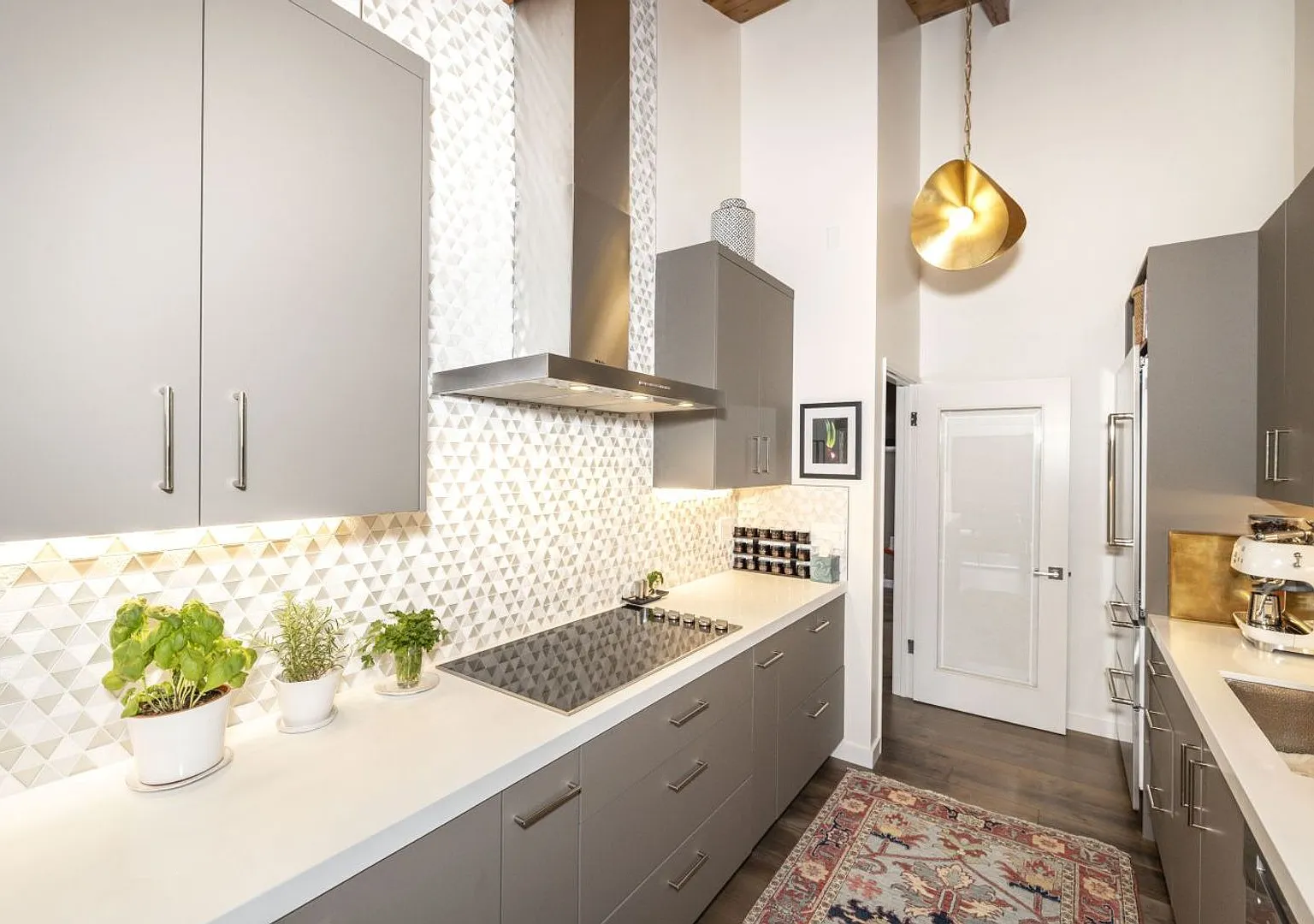 Tastefully Furnished 3 Bed, 2 Bath Home w/ Views of Greenbelt — Photo 3