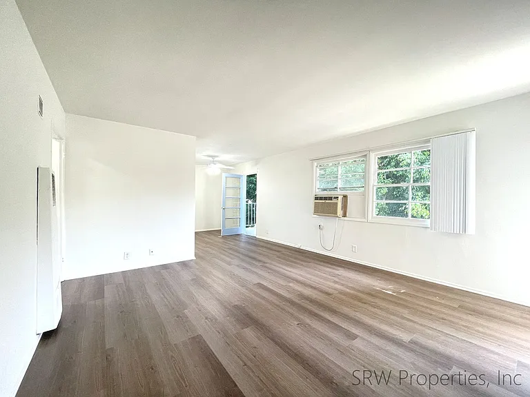 4706-4708 Kester Ave — Photo 1
