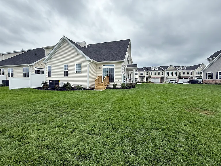 1404 Justin Dr — Photo 25