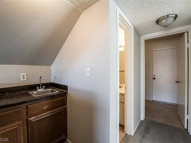 8705 Isola Dr — Photo 12