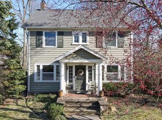 2945 Essex Rd, Cleveland Heights, OH 44118