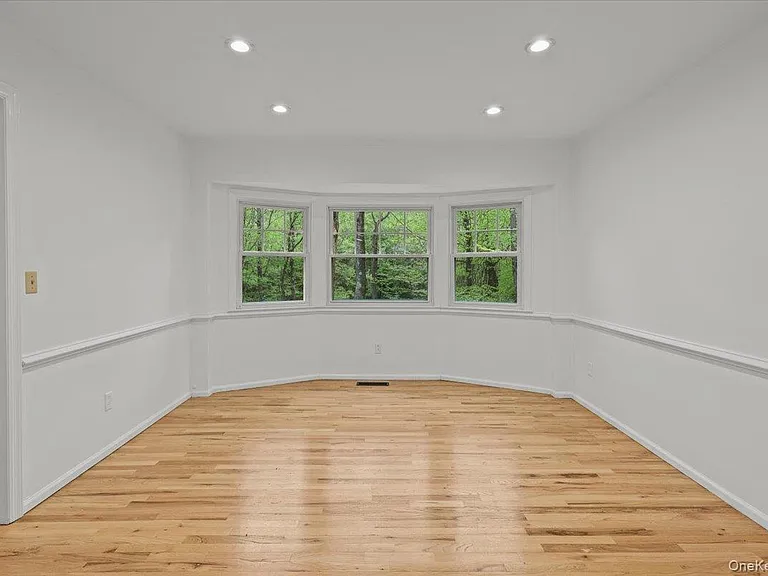 10 Silvermine Dr — Photo 17