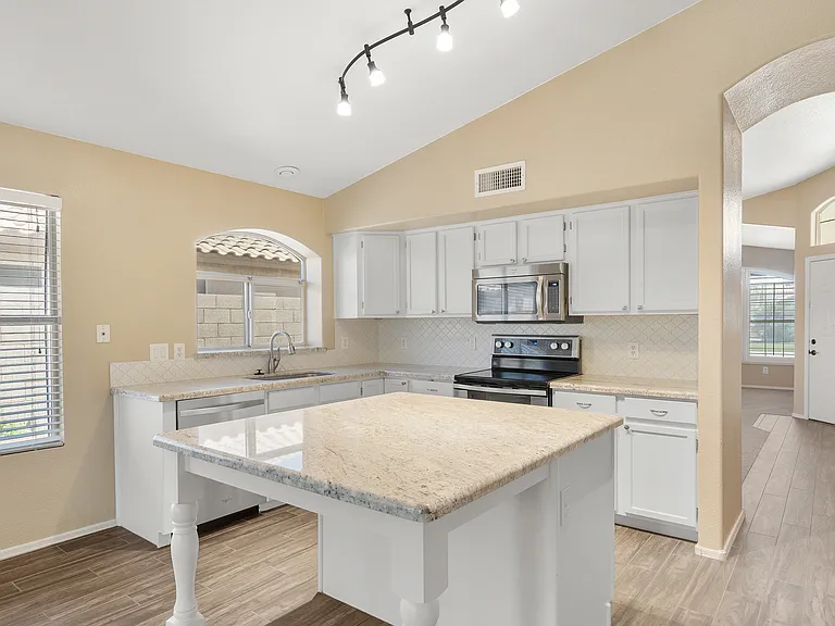 7936 W Taro Ln — Photo 6