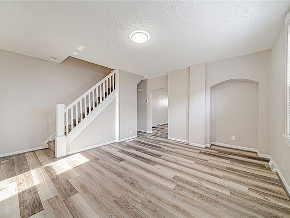 5th image of 1219 Elm St