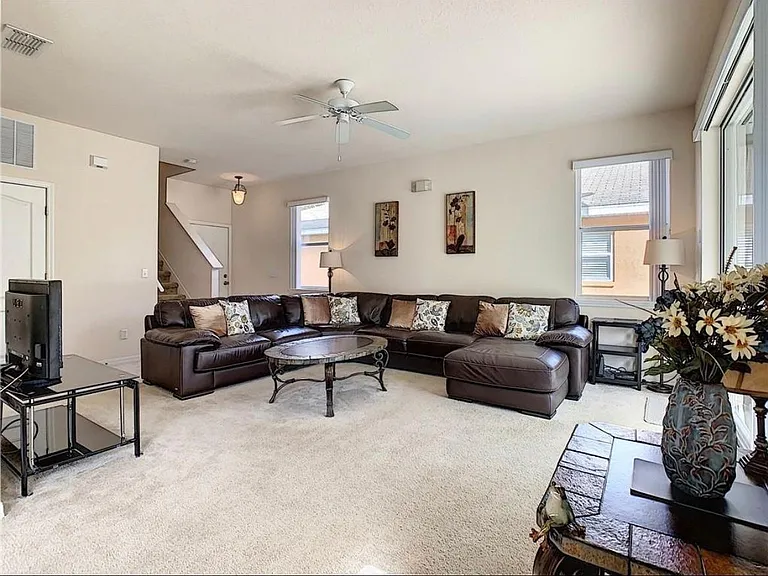 208 Hammock Ct — Photo 6