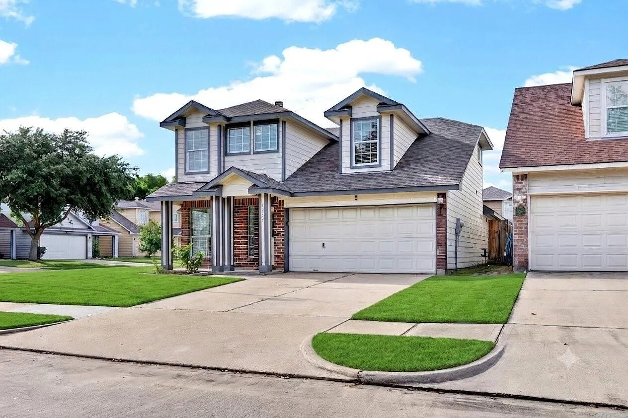 3 bed, 2.5 bath, 2466 sqft, $1,975 — Photo 3