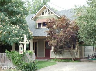 305 N 3rd St, Jacksonville, OR