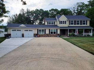 21 Sheridan Rd, Manalapan, NJ 07726
