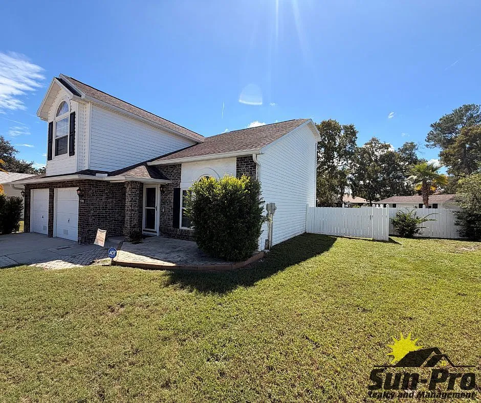 4 bed, 3.0 bath, 1757 sqft, $3,104 — Photo 2