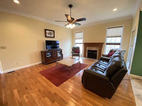 3rd image of 3139 Pomona Dr