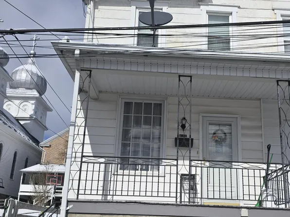 443 W Cherry St, Mount Carmel, PA 17851