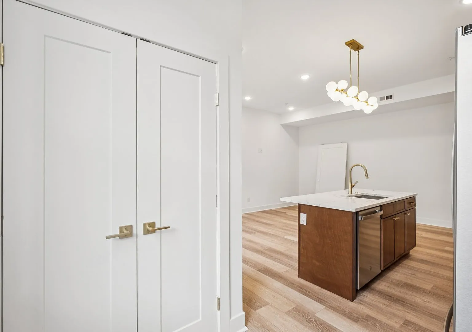 921 E Chelten Ave — Photo 3