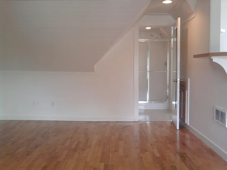 3219 Franklin Ave East — Photo 4