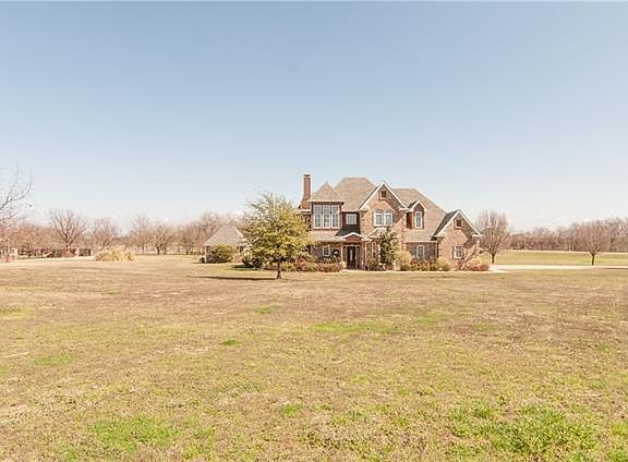 3rd image of 119 Pioneer Ct