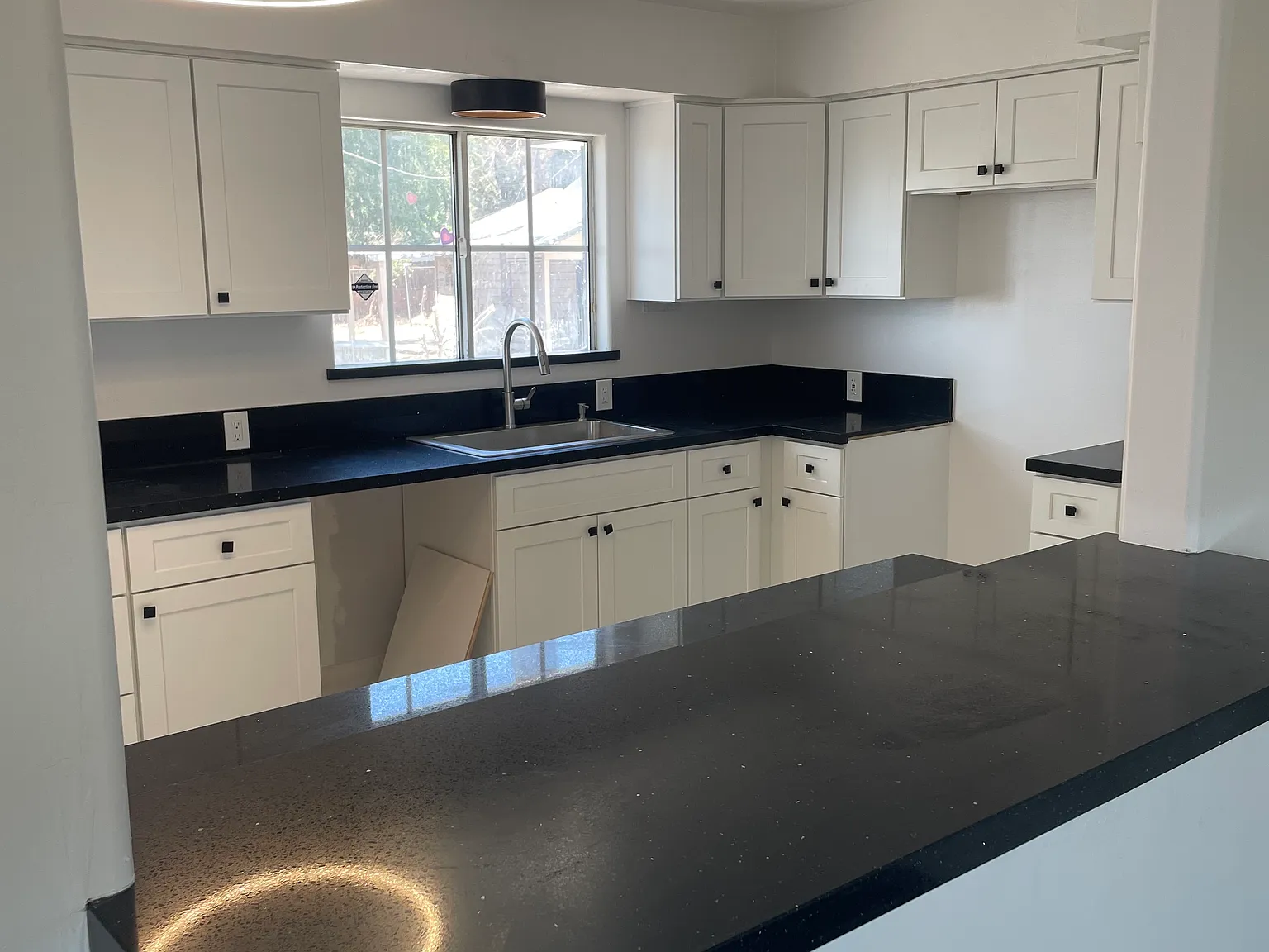 3 bed, 1250 sqft, $1,980 — Photo 3
