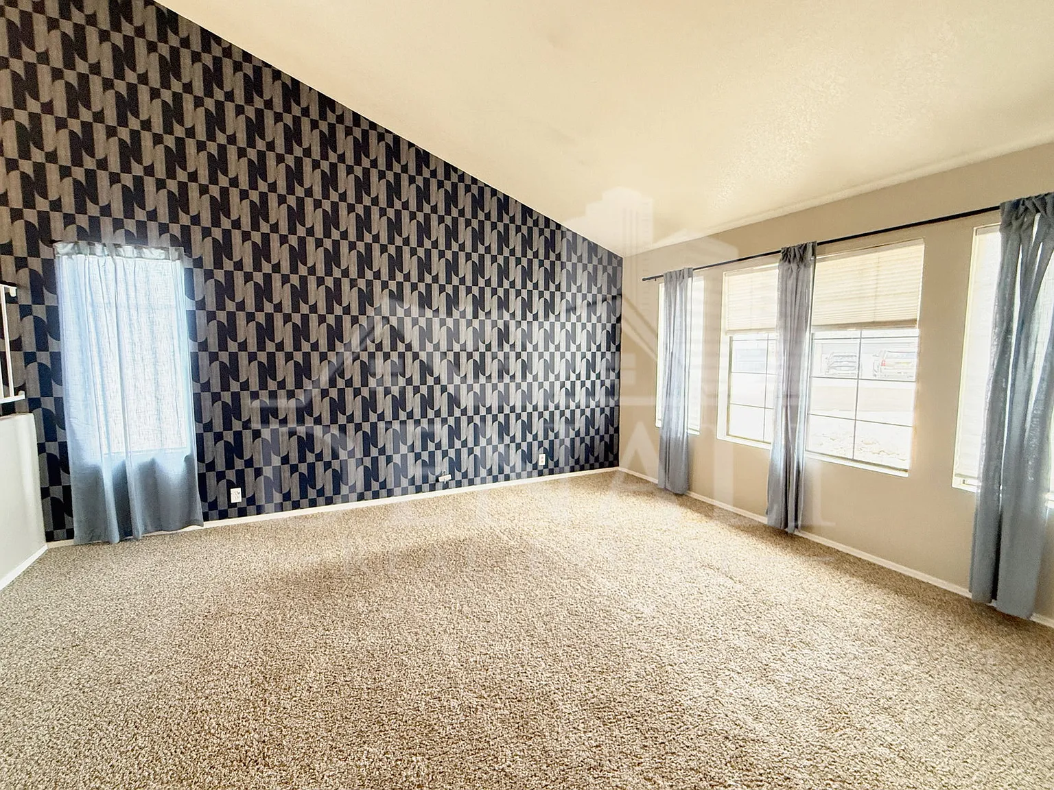4 bed, 3.0 bath, 2362 sqft, $3,000 — Photo 3