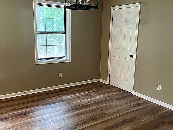 3rd image of 503 Bobbies Cir