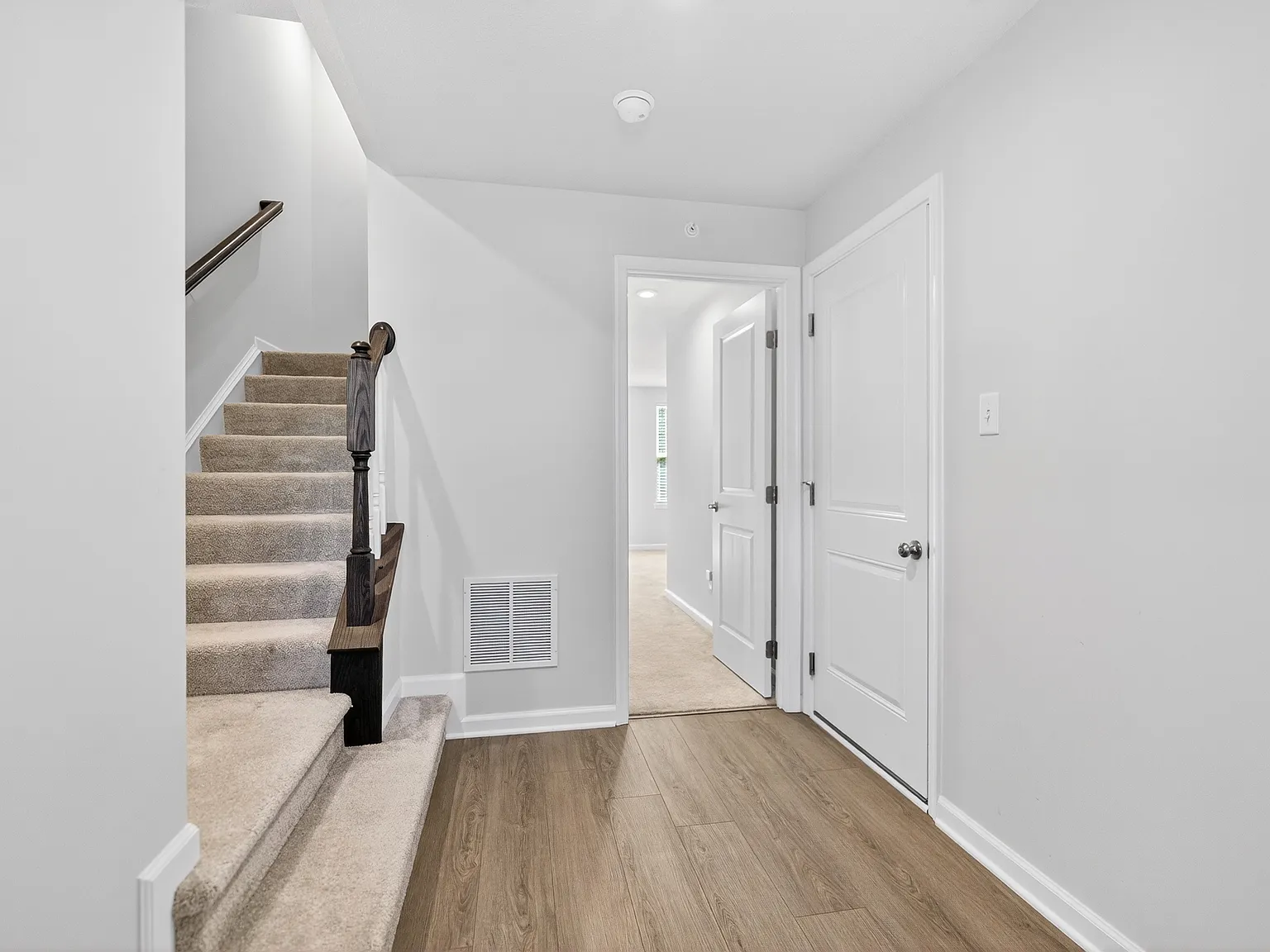 3 bed, 2.5 bath, 1432 sqft, $2,400 — Photo 4