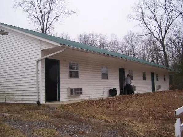 215 Lucy Ln, Pikeville, TN 37367