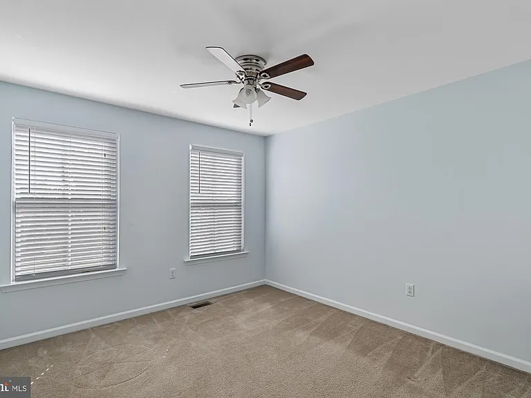 605 Socrates St — Photo 23