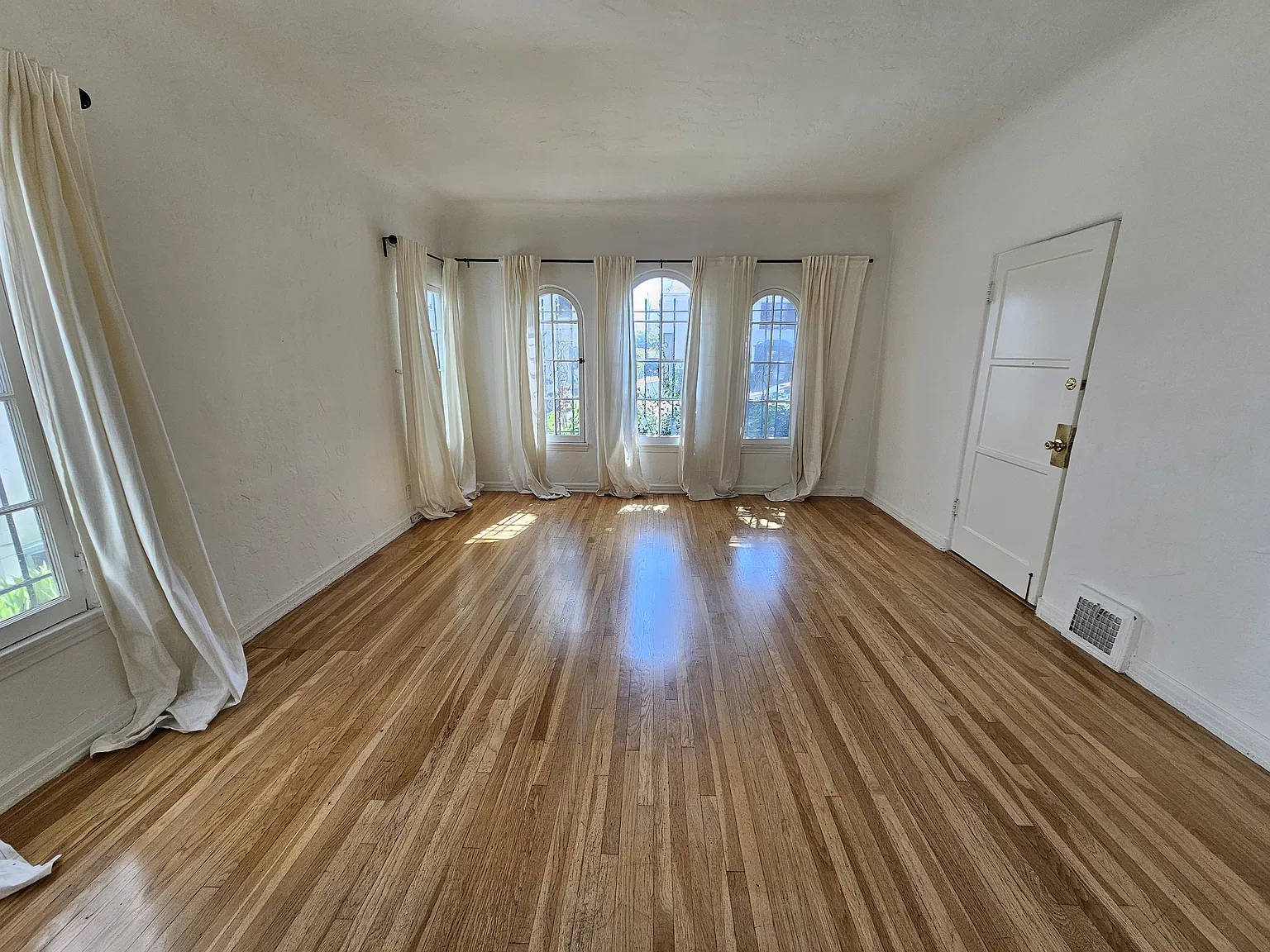 2 bed, 1430 sqft, $3,395 — Photo 4