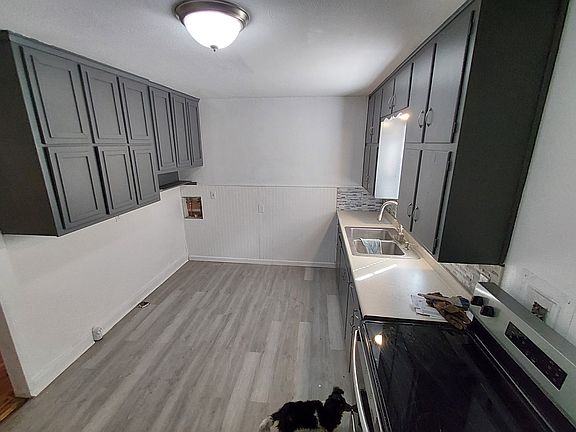 3rd image of 1017 N Woodland St