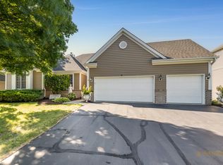 6 Sherwood Ct, Lake In The Hills, IL 60156